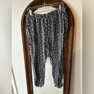 Time and Tru Black & White Aztec Print Jogger Pants